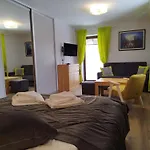 Apartamety I Goscinne Na Jaskolczej Вилла *