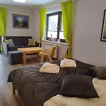 Apartamety I Goscinne Na Jaskolczej 빌라 *