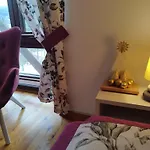 Apartamety I Goscinne Na Jaskolczej 빌라