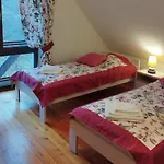 Apartamety I Goscinne Na Jaskolczej 빌라