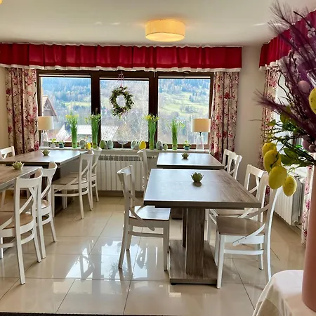 Apartamety I Goscinne Na Jaskolczej Vila